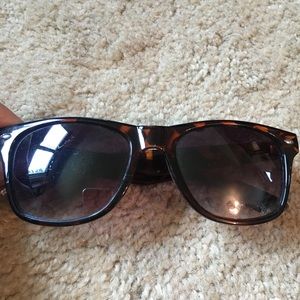 Tortoise gradient lens sunglasses